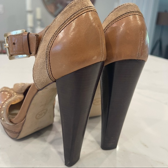 🎉HP MICHEAL by Micheal Kors leather & suede heels - Picture 9 of 16